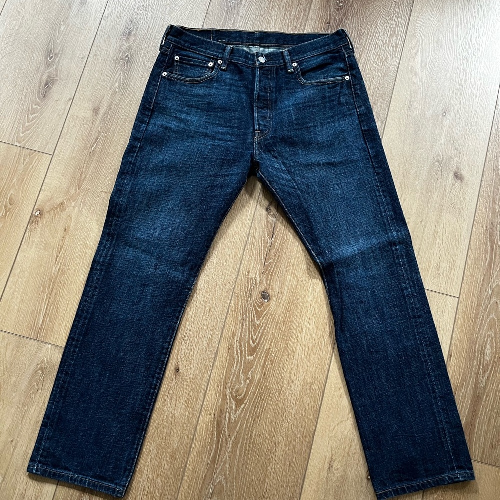 Vintage - Levi - 501s - size 33 30 - dark blue - men’s relaxed jean